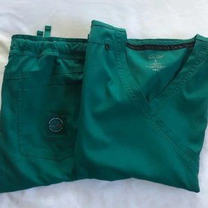 Koi Lite Scrub set